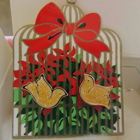 Avon 1988 Shimmering Dove Pierced Earrings NIB - Picture 1 of 10